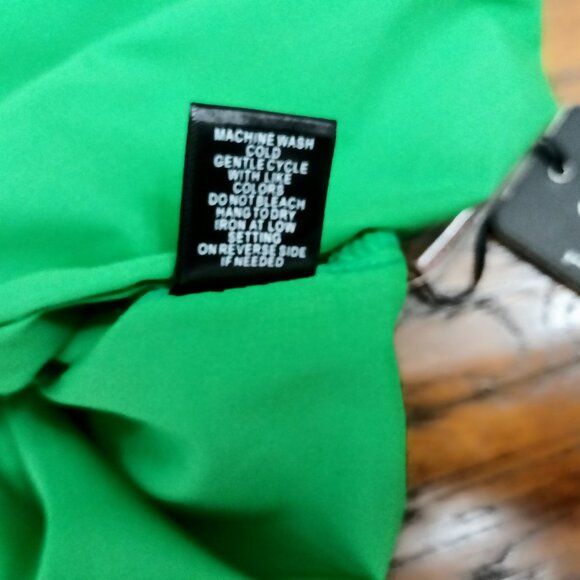 Women's Green Long-Sleeve Button-up Shirt. Size XL - Picture 6 of 7